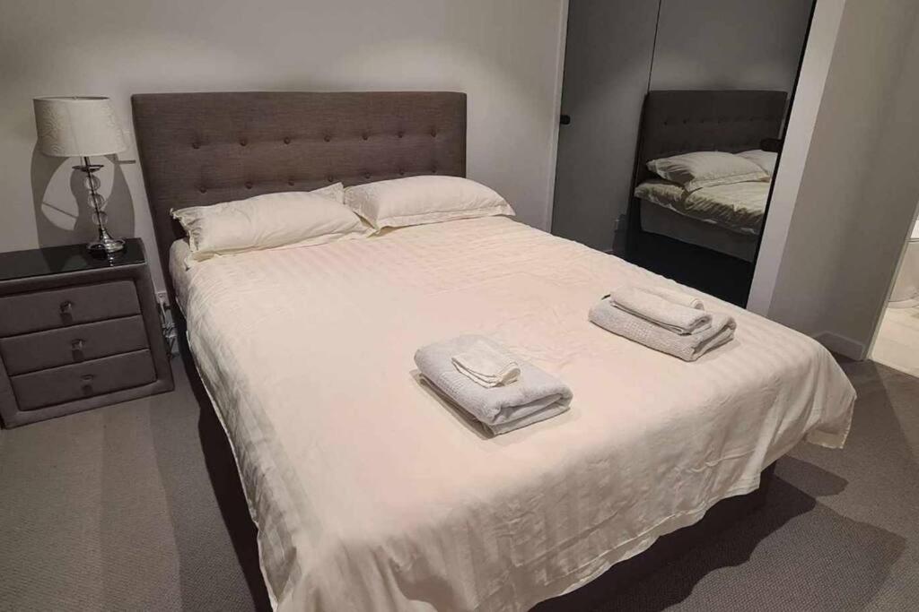 Skyone Lux 2Bed Room Aprt In Boxhill With Car Park Box Hill Dış mekan fotoğraf